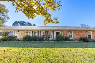 1212 Twin Lake Circle SW, Hartselle, AL 35640