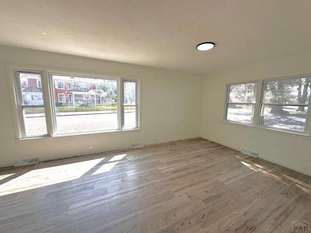 219 W 6th St, La Junta, CO 81050