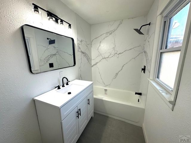 219 W 6th St, La Junta, CO 81050