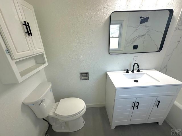 219 W 6th St, La Junta, CO 81050