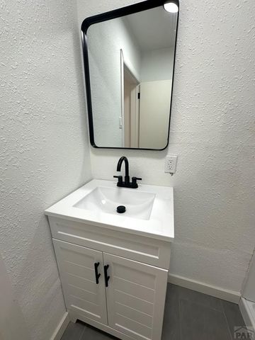 219 W 6th St, La Junta, CO 81050