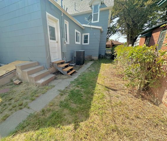 219 W 6th St, La Junta, CO 81050