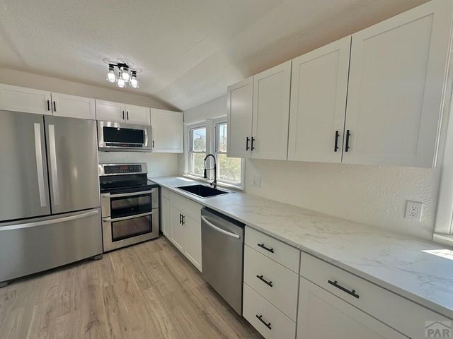 219 W 6th St, La Junta, CO 81050