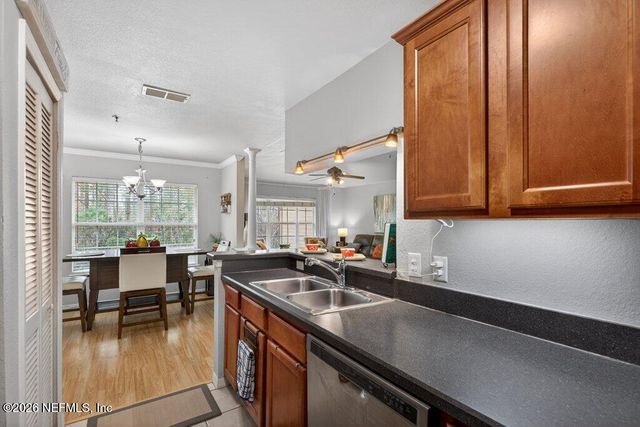 7800 POINT MEADOWS Drive 1536, Jacksonville, FL 32256