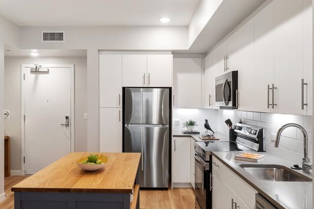 260 260 Brooklyn Basin Way 536, Oakland, CA 94606