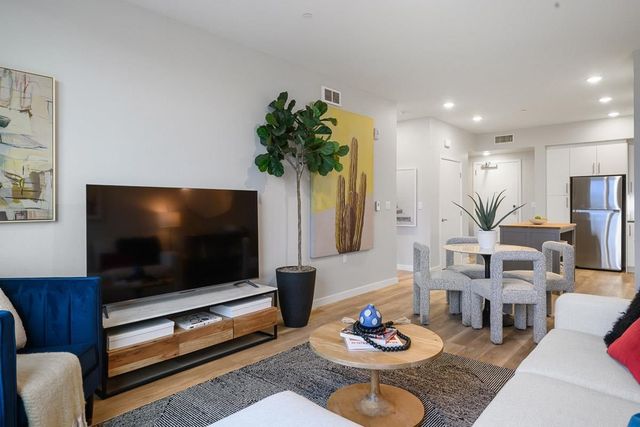 260 260 Brooklyn Basin Way 536, Oakland, CA 94606