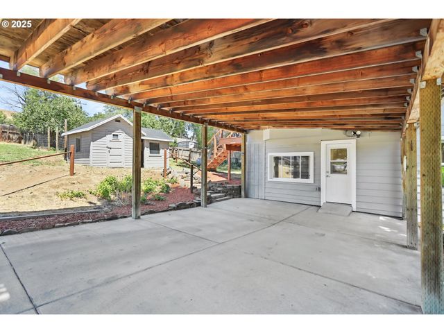 4713 CHENOWITH Rd, The Dalles, OR 97058