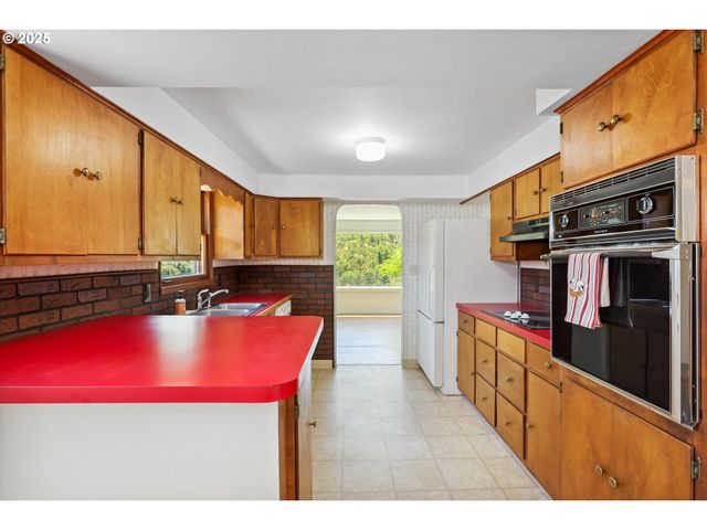 4713 CHENOWITH Rd, The Dalles, OR 97058