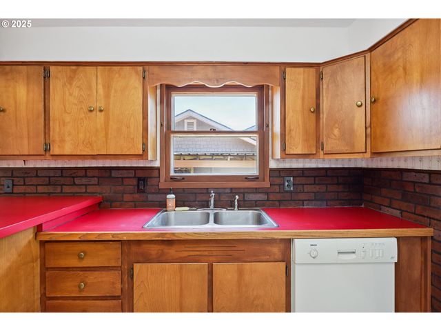 4713 CHENOWITH Rd, The Dalles, OR 97058