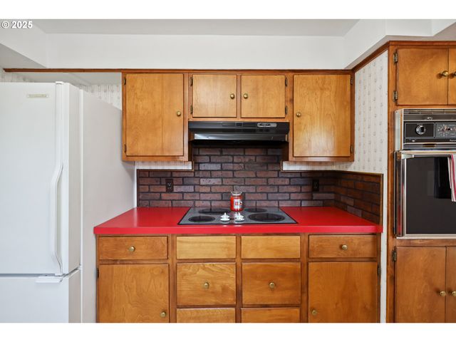 4713 CHENOWITH Rd, The Dalles, OR 97058