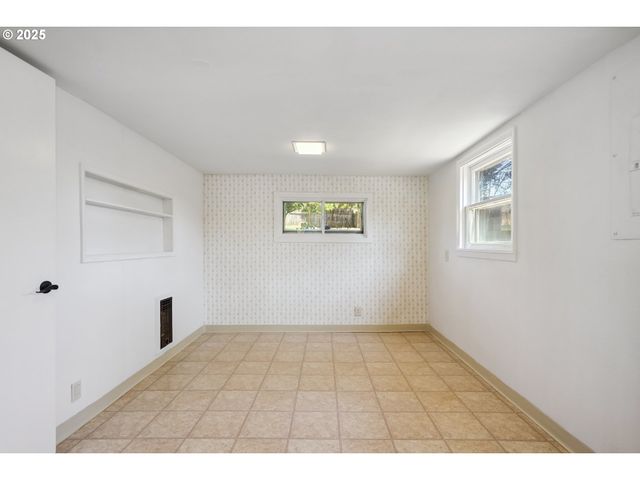 4713 CHENOWITH Rd, The Dalles, OR 97058
