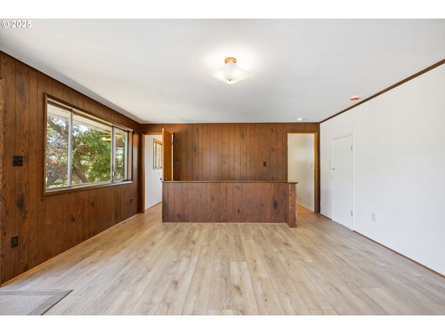 4713 CHENOWITH Rd, The Dalles, OR 97058