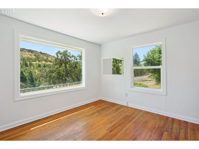4713 CHENOWITH Rd, The Dalles, OR 97058