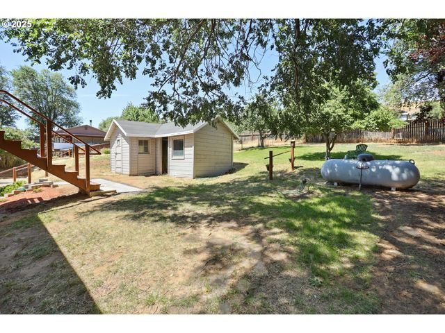 4713 CHENOWITH Rd, The Dalles, OR 97058
