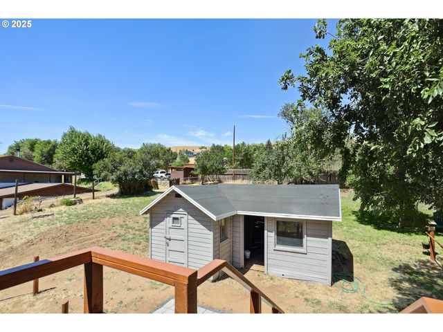 4713 CHENOWITH Rd, The Dalles, OR 97058