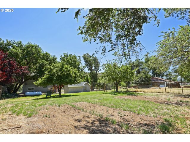 4713 CHENOWITH Rd, The Dalles, OR 97058