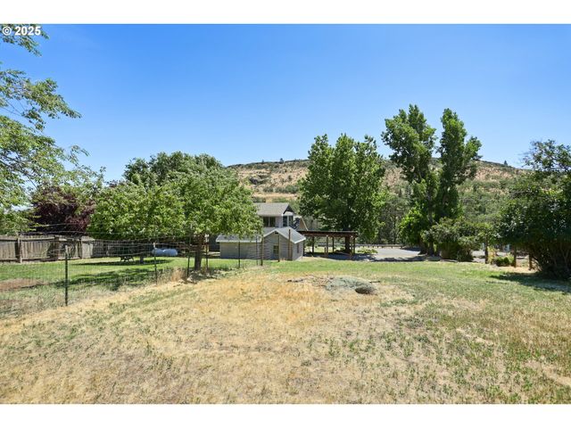 4713 CHENOWITH Rd, The Dalles, OR 97058