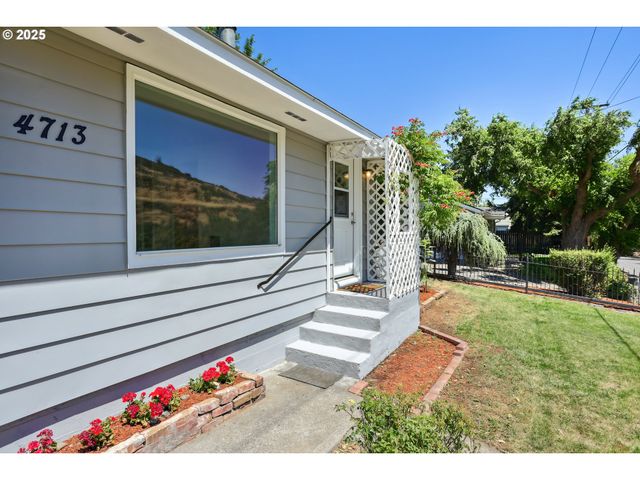 4713 CHENOWITH Rd, The Dalles, OR 97058