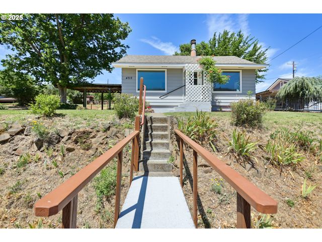 4713 CHENOWITH Rd, The Dalles, OR 97058
