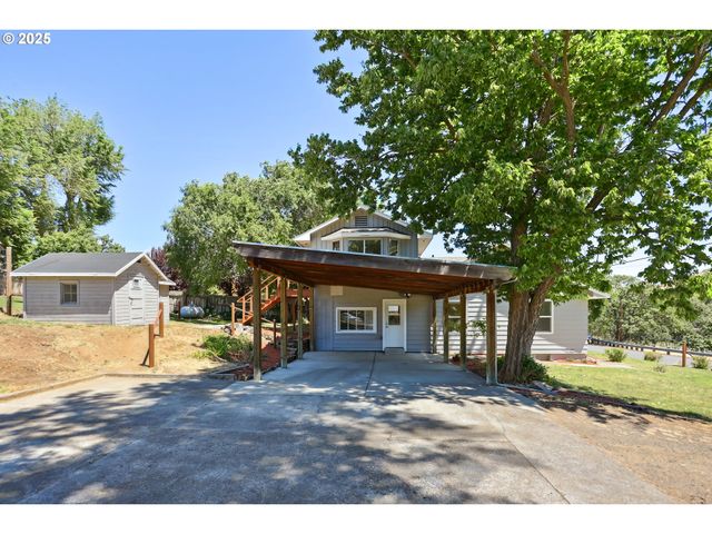 4713 CHENOWITH Rd, The Dalles, OR 97058