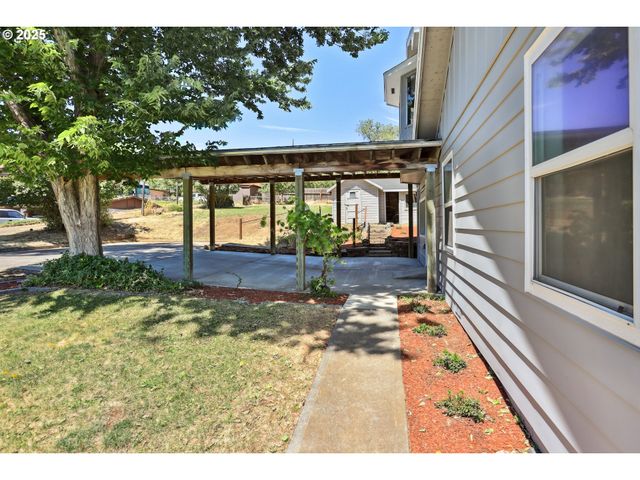 4713 CHENOWITH Rd, The Dalles, OR 97058