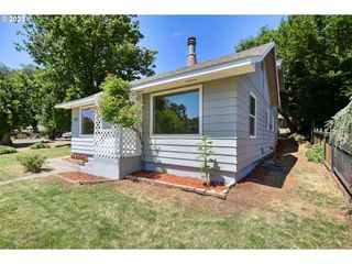 4713 CHENOWITH Rd, The Dalles, OR 97058
