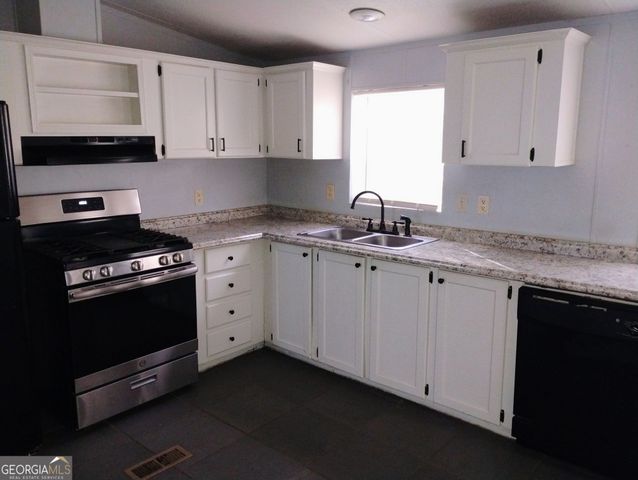 57 S River Circle, Hogansville, GA 30230