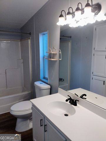 57 S River Circle, Hogansville, GA 30230