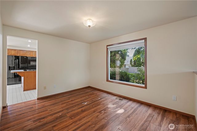 544 SW Muzzall Street, Oak Harbor, WA 98277