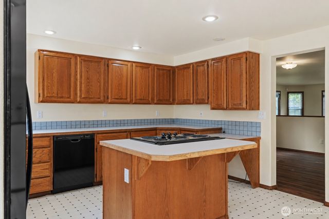 544 SW Muzzall Street, Oak Harbor, WA 98277