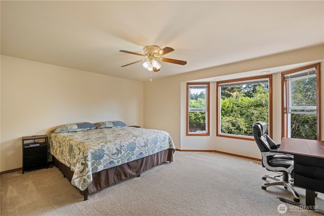 544 SW Muzzall Street, Oak Harbor, WA 98277