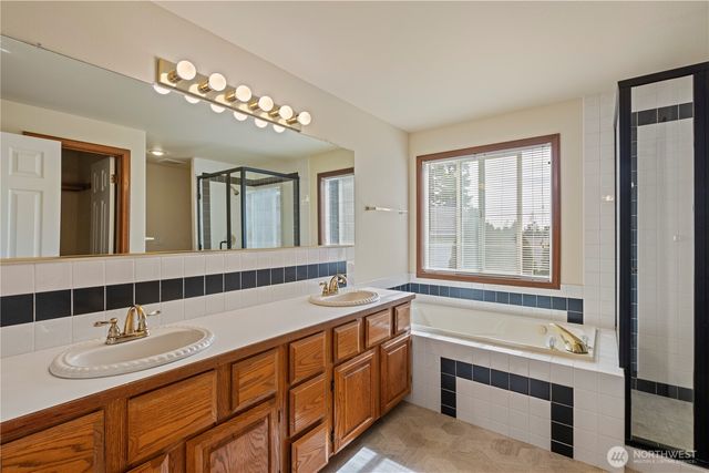544 SW Muzzall Street, Oak Harbor, WA 98277