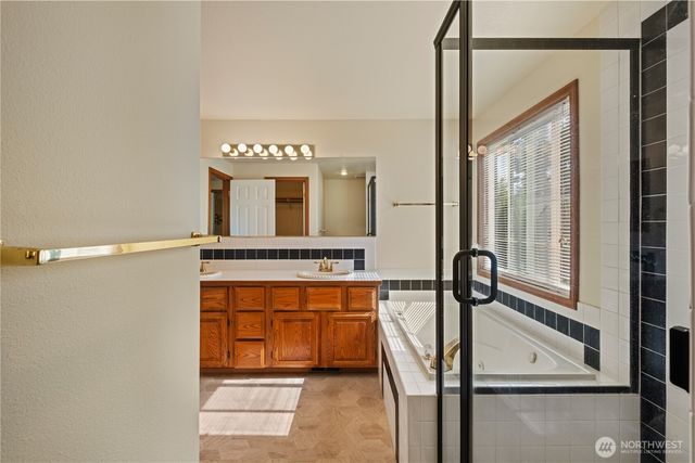 544 SW Muzzall Street, Oak Harbor, WA 98277