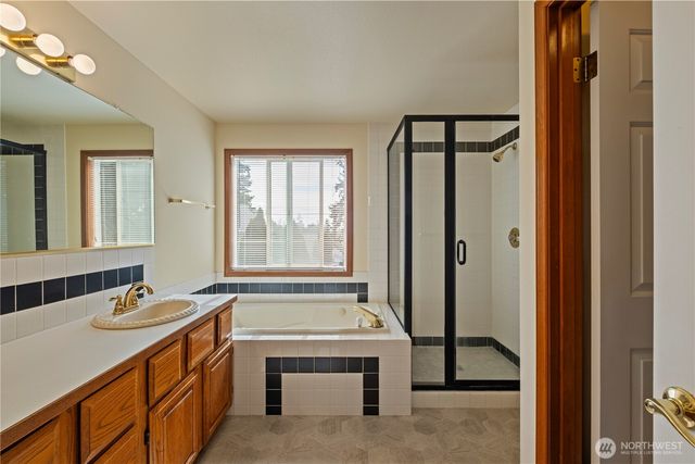 544 SW Muzzall Street, Oak Harbor, WA 98277