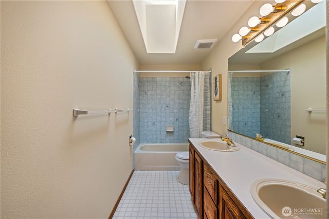 544 SW Muzzall Street, Oak Harbor, WA 98277