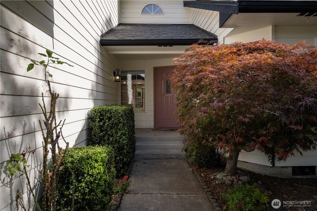 544 SW Muzzall Street, Oak Harbor, WA 98277