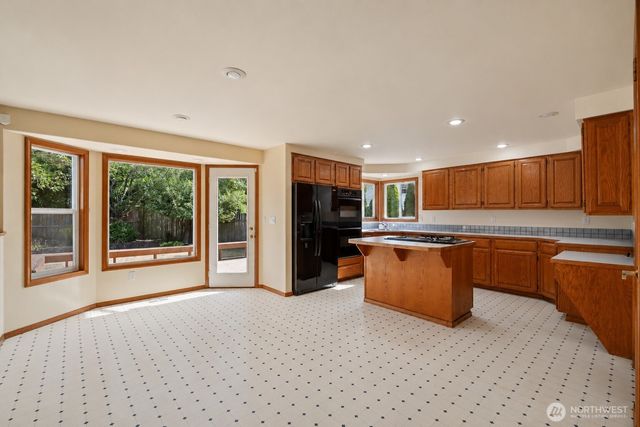 544 SW Muzzall Street, Oak Harbor, WA 98277