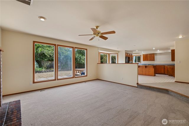 544 SW Muzzall Street, Oak Harbor, WA 98277