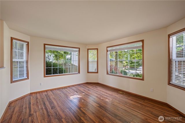 544 SW Muzzall Street, Oak Harbor, WA 98277