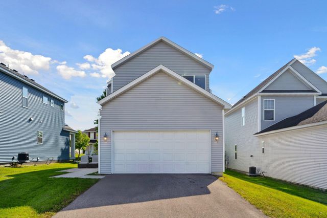 2908 Mark Twain Drive, Chaska, MN 55318