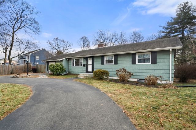 276 Oak St, Brockton, MA 02301