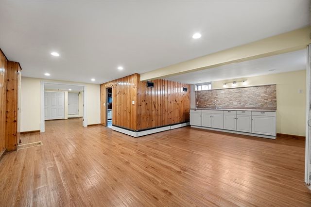 276 Oak St, Brockton, MA 02301