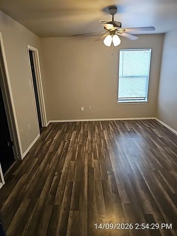 5002 SE 47th St, Lawton, OK 73501
