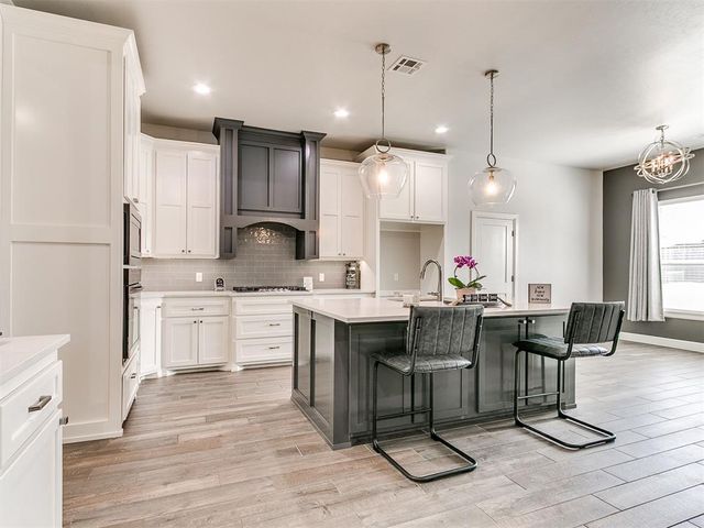 1124 Colonial Avenue, Tuttle, OK 73089