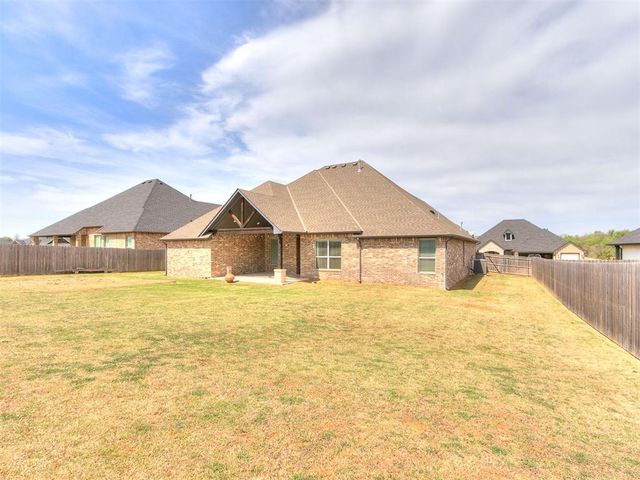 1124 Colonial Avenue, Tuttle, OK 73089