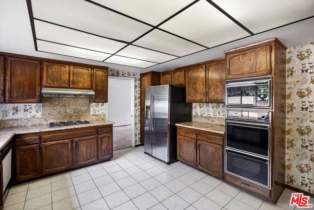 23255 Covello Street, Canoga Park, CA 91304