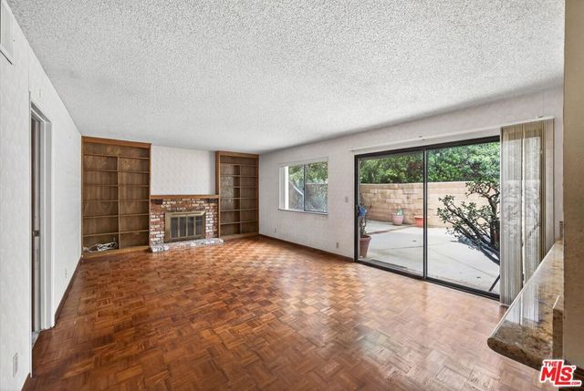 23255 Covello Street, Canoga Park, CA 91304