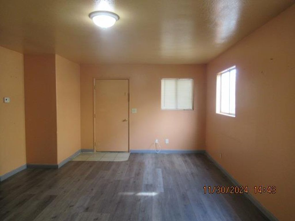 Image 2 of property listing at 520 8th # 4, Orange Cove, CA 93646