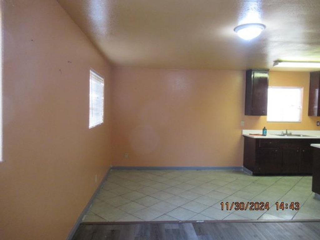 Image 3 of property listing at 520 8th # 4, Orange Cove, CA 93646