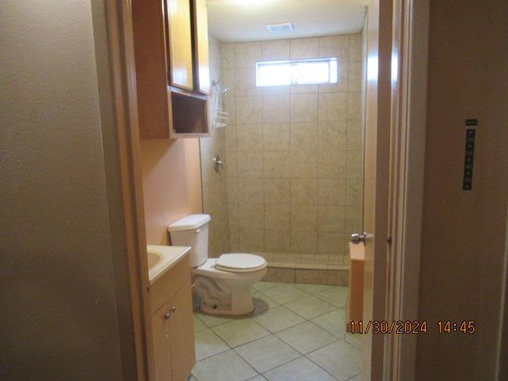 Image 4 of property listing at 520 8th # 4, Orange Cove, CA 93646